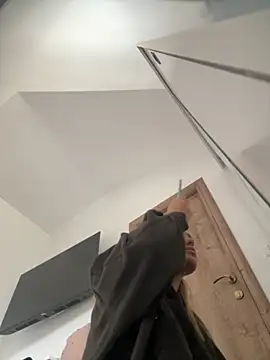 KayaAzur online show from November 8, 8:25 am