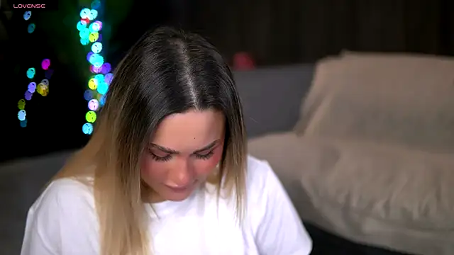 KayaAzur online show from November 28, 6:05 am