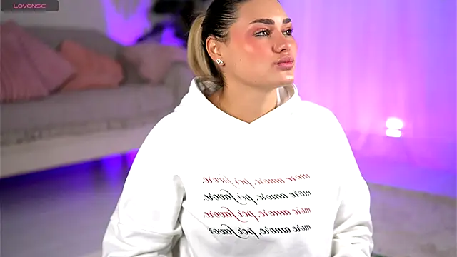 KayaAzur online show from December 4, 6:01 am