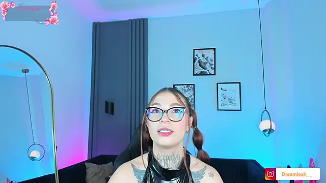 dreamleah  online show from February 7, 9:07 pm