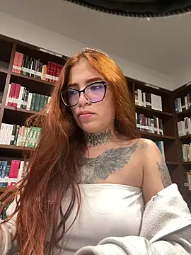 Snapshot of dreamleah_ chatting on April 29, 10:27 pm dreamleah online show from April 29, 10:27 pm
