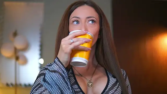 Snapshot of MayaHipnoteyes chatting on October 22, 6:18 pm MayaHipnoteyes online show from October 22, 6:18 pm