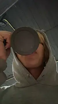 Snapshot of OliIverr22 chatting on November 3, 12:06 pm OliIverr22 online show from November 3, 12:06 pm