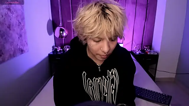 OliIverr22 online show from December 16, 11:59 am