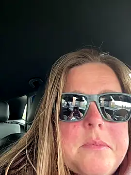 Snapshot of hornykitty1210 chatting on October 24, 7:10 pm hornykitty1210 online show from October 24, 7:10 pm