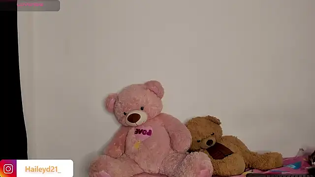 HaileyDuke online show from March 25, 11:44 pm