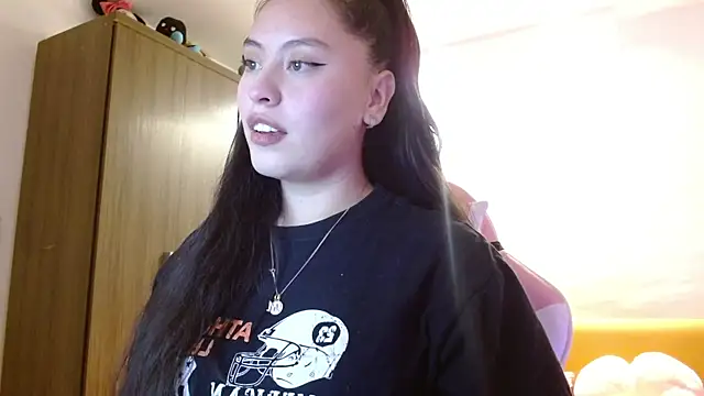 Snapshot of madissooon__ chatting on November 19, 4:12 am madissooon online show from November 19, 4:12 am