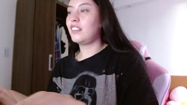 Snapshot of madissooon__ chatting on November 21, 7:23 pm madissooon online show from November 21, 7:23 pm