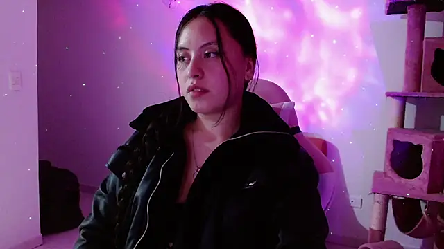 Snapshot of madissooon__ chatting on December 15, 4:39 am madissooon online show from December 15, 4:39 am