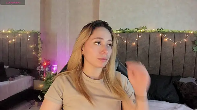 LanaMills  online show from February 5, 4:50 am