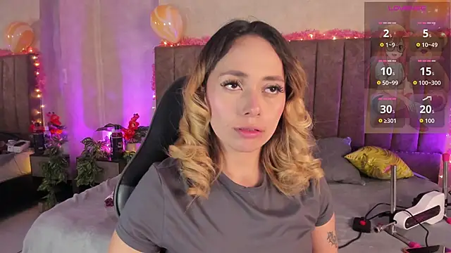 LanaMills  online show from June 6, 5:01 am