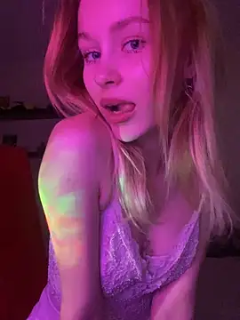 Snapshot of OctaviaJoy chatting on October 16, 2:07 pm OctaviaJoy online show from October 16, 2:07 pm