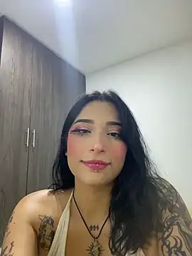 Snapshot of ImEmily444 chatting on November 9, 1:26 am ImEmily444 online show from November 9, 1:26 am