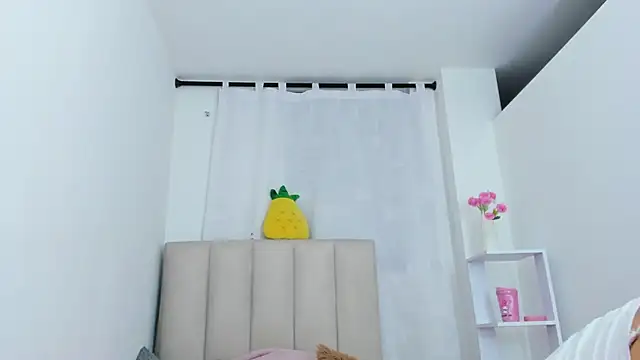 Snapshot of ImEmily444 chatting on November 15, 11:10 pm ImEmily444 online show from November 15, 11:10 pm