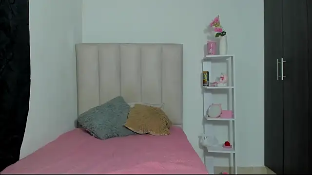 Snapshot of ImEmily444 chatting on November 23, 3:39 am ImEmily444 online show from November 23, 3:39 am