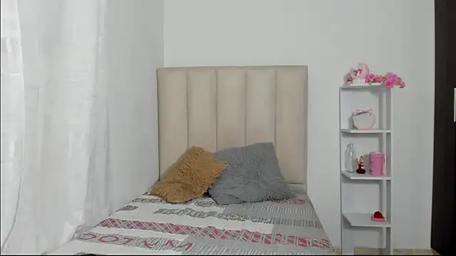 Snapshot of ImEmily444 chatting on November 28, 12:02 am ImEmily444 online show from November 28, 12:02 am