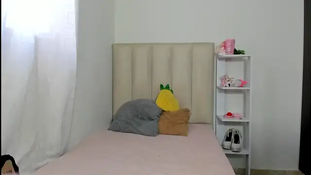 Snapshot of ImEmily444 chatting on December 15, 8:24 pm ImEmily444 online show from December 15, 8:24 pm