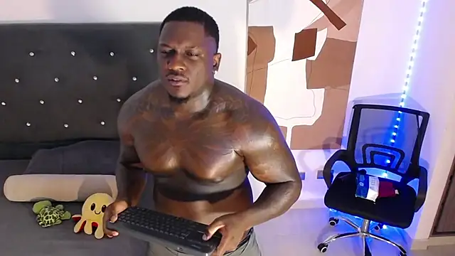 Snapshot of JoshMorri chatting on November 20, 3:18 am JoshMorri online show from November 20, 3:18 am