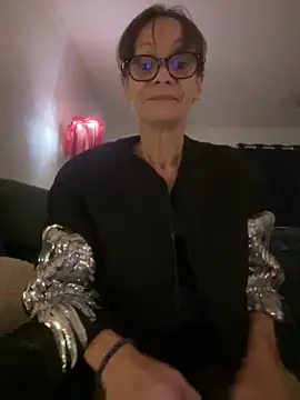 Snapshot of Chris06d22@xh chatting on November 28, 8:33 pm Chris06d22xh online show from November 28, 8:33 pm