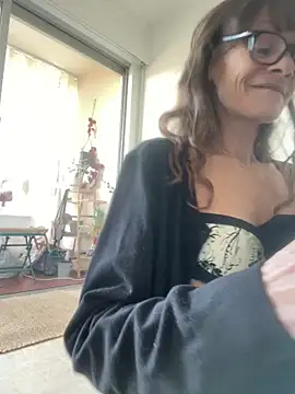 Snapshot of Chris06d22@xh chatting on November 29, 2:20 pm Chris06d22xh online show from November 29, 2:20 pm