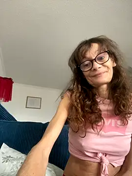 Snapshot of Chris06d22@xh chatting on November 30, 2:43 pm Chris06d22xh online show from November 30, 2:43 pm