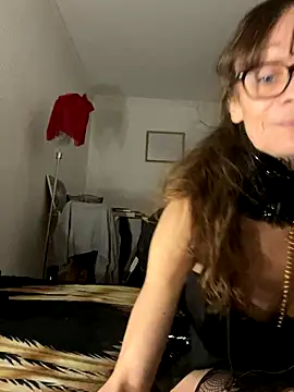 Snapshot of Chris06d22@xh chatting on December 15, 8:02 pm Chris06d22xh online show from December 15, 8:02 pm