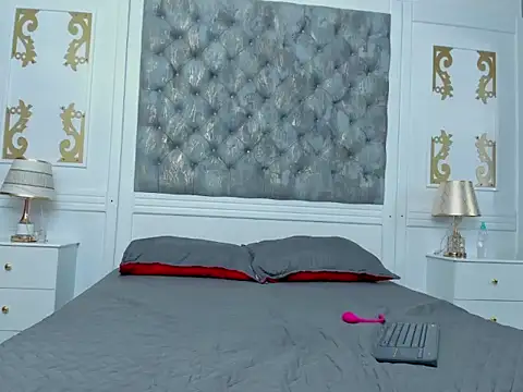 Snapshot of SashaHans chatting on October 30, 11:11 am SashaHans online show from October 30, 11:11 am