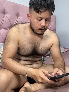 Snapshot of DADDYTTEDY1 chatting on April 9, 2:33 am DADDYTTEDY1 online show from April 9, 2:33 am