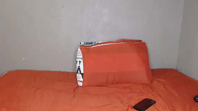 Snapshot of Lunalee chatting on February 22, 10:19 pm Lunalee online show from February 22, 10:19 pm