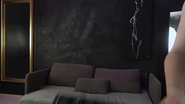 Snapshot of PeachyPixiee chatting on February 24, 7:06 am PeachyPixiee online show from February 24, 7:06 am