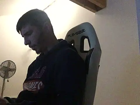 coupleamateurfun23 online show from December 5, 5:09 pm