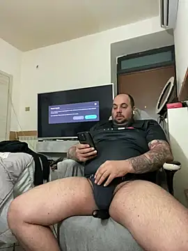 Snapshot of Roma84000 chatting on February 20, 7:47 pm Roma84000 online show from February 20, 7:47 pm