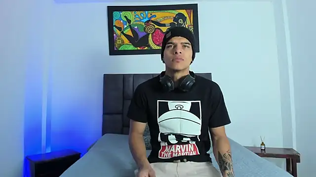 wyatt 3 online show from November 17, 12:33 pm