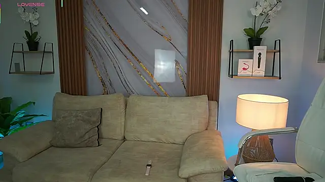 MilaCrave online show from October 2, 11:39 am