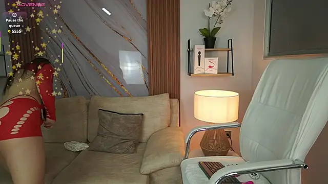 MilaCrave online show from October 3, 11:40 am