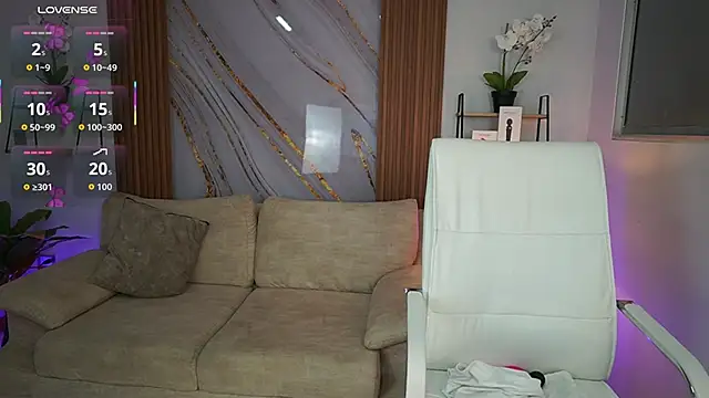 MilaCrave online show from October 7, 11:40 am