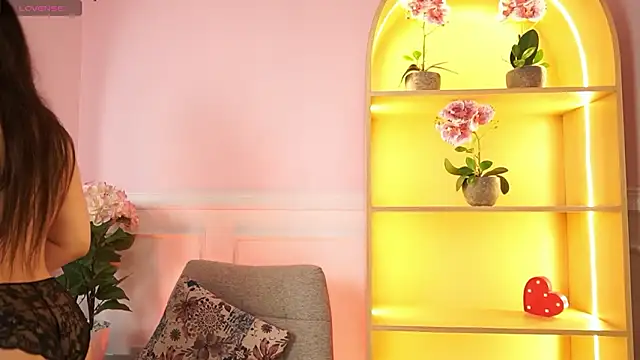 MilaCrave online show from March 6, 11:39 am