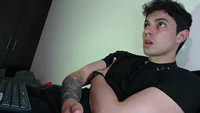 Snapshot of yourfavoriteboy__ chatting on December 5, 12:19 am yourfavoriteboy online show from December 5, 12:19 am