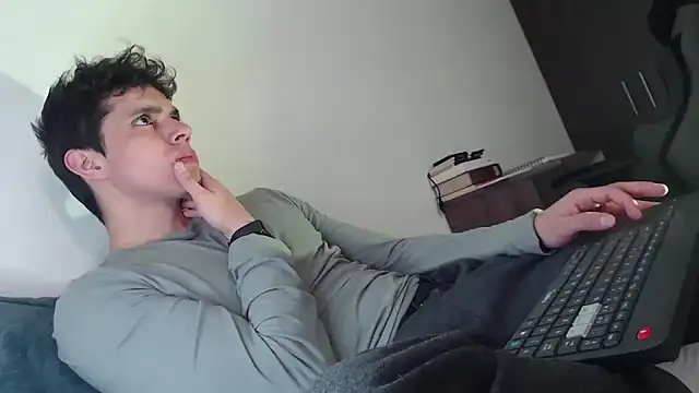 Snapshot of yourfavoriteboy__ chatting on January 9, 12:13 am yourfavoriteboy online show from January 9, 12:13 am