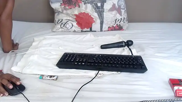 TALLHORNYBEAR online show from October 2, 8:54 am