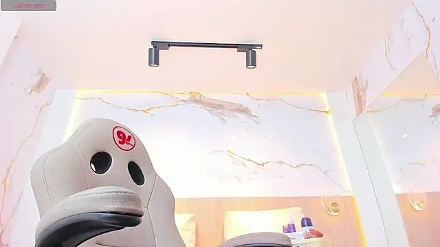 valirya devote online show from October 1, 3:12 am