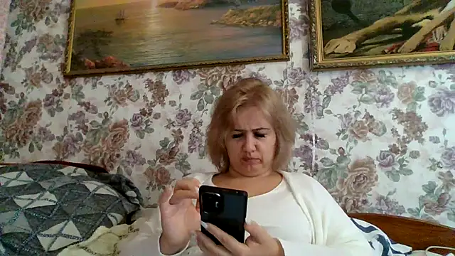 LustyyX online show from October 6, 1:52 pm