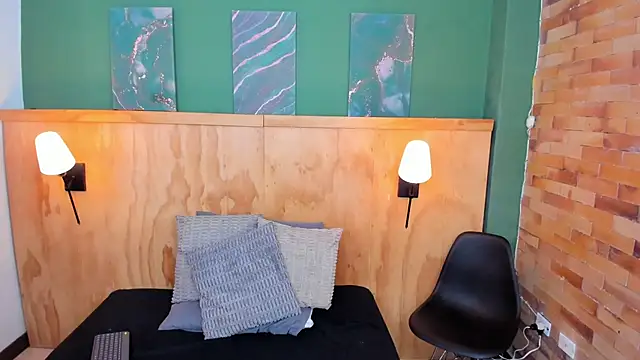 halleylorens online show from September 15, 7:03 pm