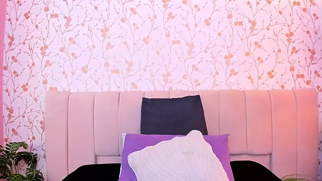 halleylorens online show from June 30, 7:26 pm