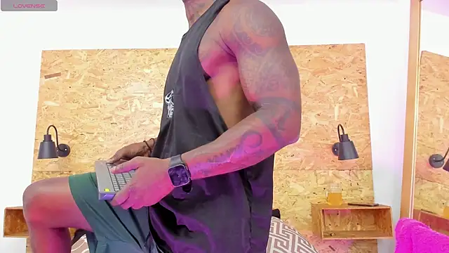 santiblack7 online show from October 4, 6:39 pm