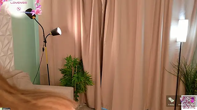 Snapshot of lisabaus chatting on February 23, 6:22 am lisabaus online show from February 23, 6:22 am