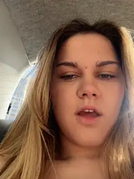 Snapshot of lisabaus chatting on March 9, 6:50 am lisabaus online show from March 9, 6:50 am