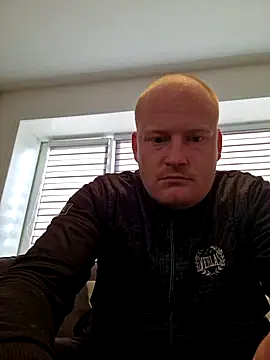 svenni2525 online show from September 28, 3:28 pm