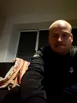 svenni2525 online show from October 6, 4:43 am