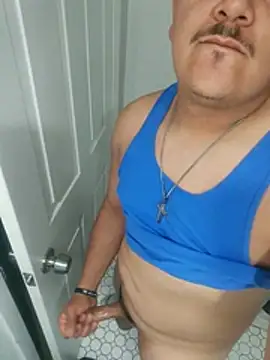 Snapshot of Biglou97 chatting on February 18, 10:17 pm Biglou97 online show from February 18, 10:17 pm